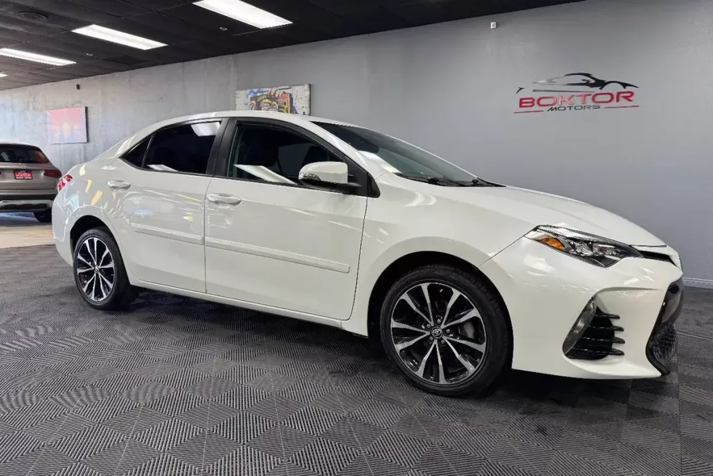 2019 Toyota Corolla XLE XSE photo 1
