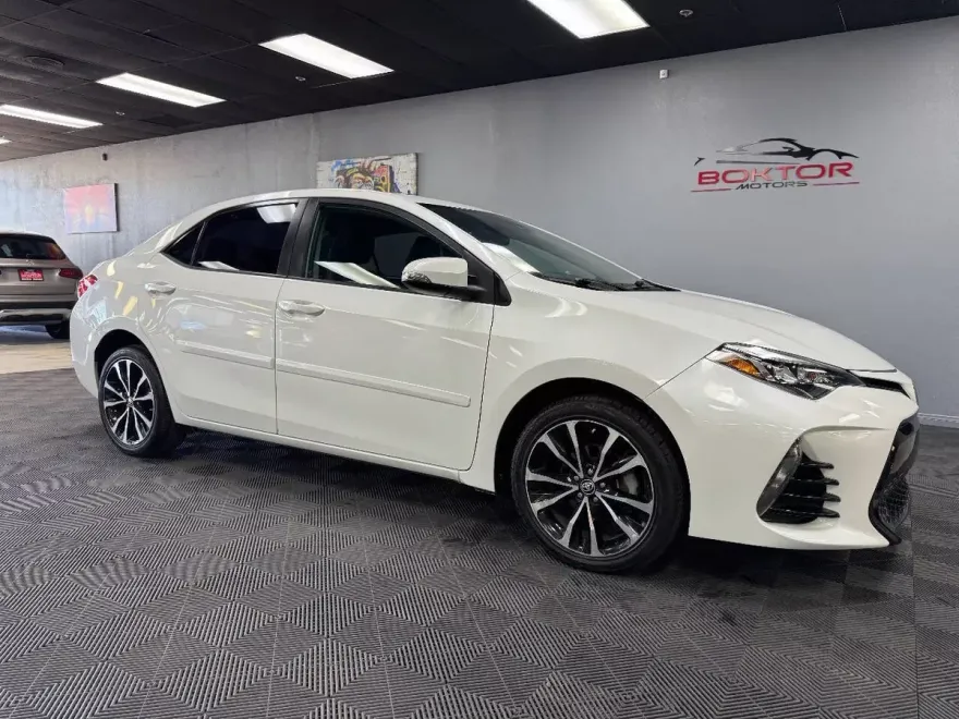 2019 Toyota Corolla XLE XSE photo 1