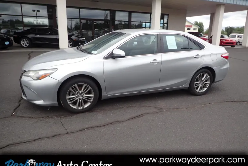 2015 Toyota Camry SE photo 1