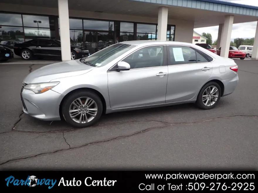 2015 Toyota Camry SE photo 1