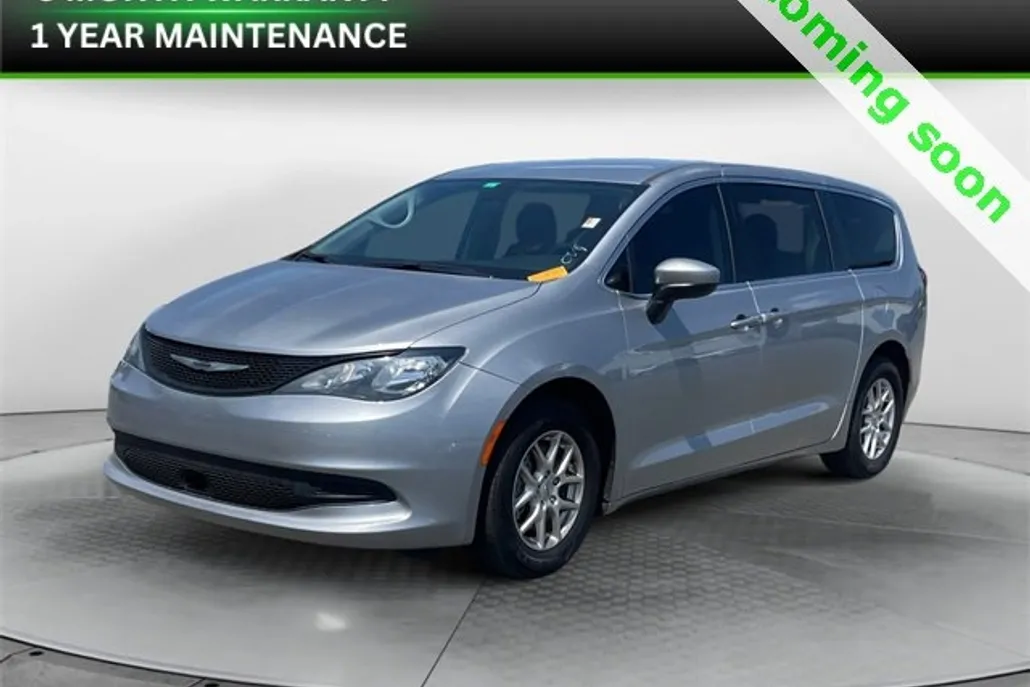 2021 Chrysler Voyager LX photo 1