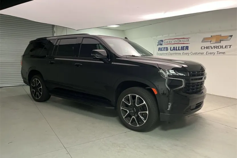 2024 Chevrolet Suburban RST photo 1
