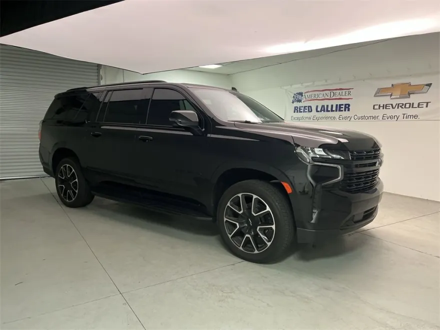 2024 Chevrolet Suburban RST photo 1