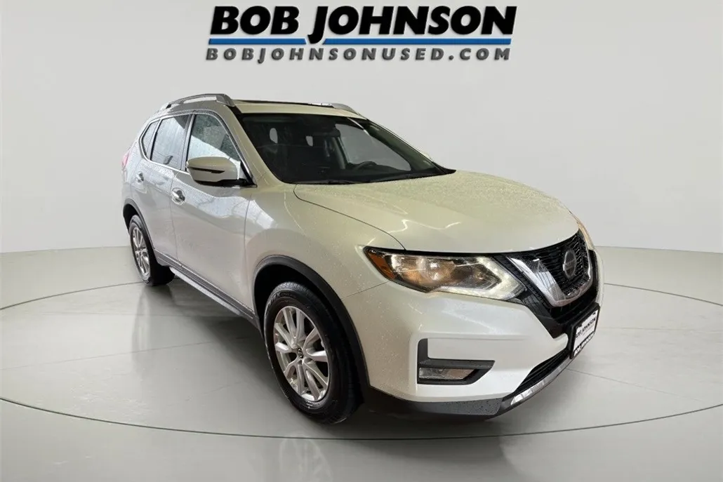 2020 Nissan Rogue SV photo 1