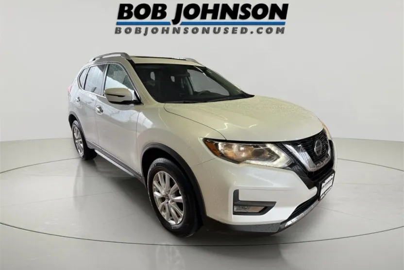 2020 Nissan Rogue SV photo 1