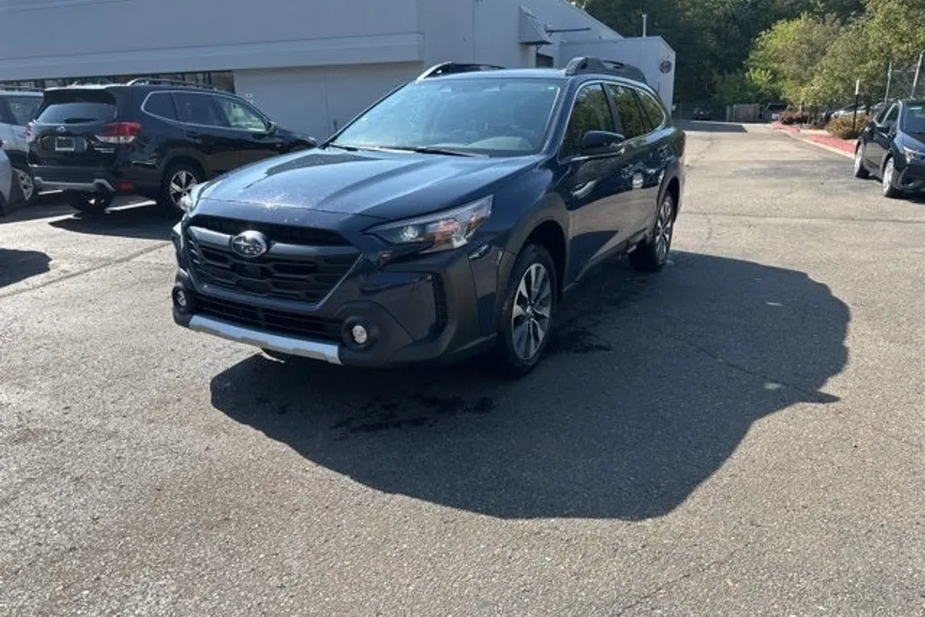 2025 Subaru Outback Limited photo 1
