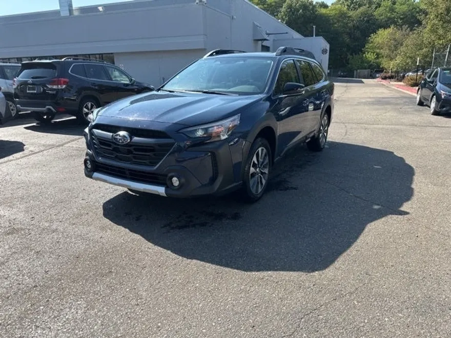 2025 Subaru Outback Limited photo 1