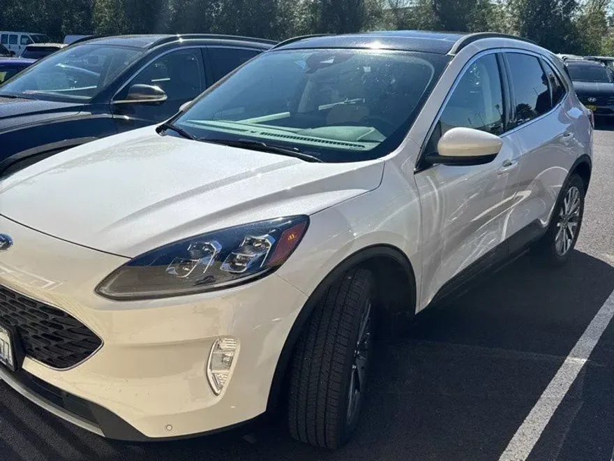 2022 Ford Escape Titanium Hybrid photo 1