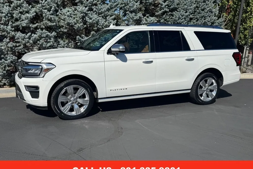 2023 Ford Expedition MAX Platinum photo 1