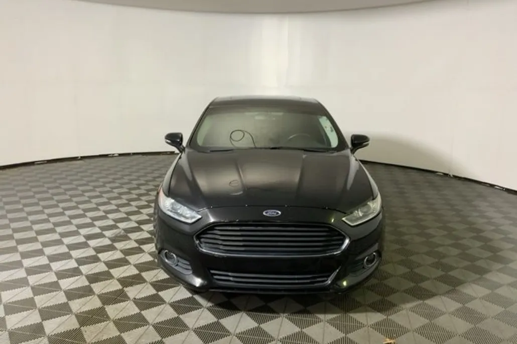 2013 Ford Fusion SE photo 1