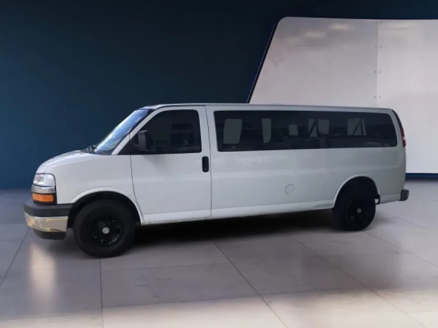 2017 Chevrolet Express Passenger LT photo 1