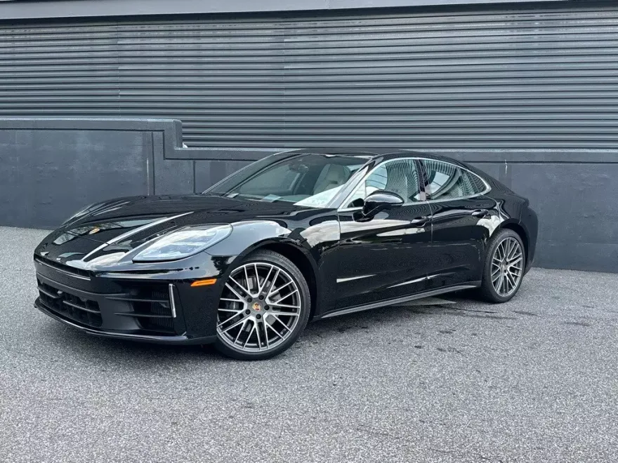 2025 Porsche Panamera 4 photo 1