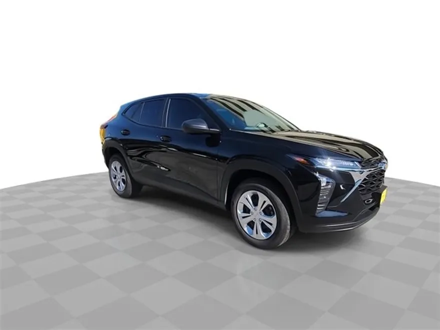 2024 Chevrolet Trax LS photo 1
