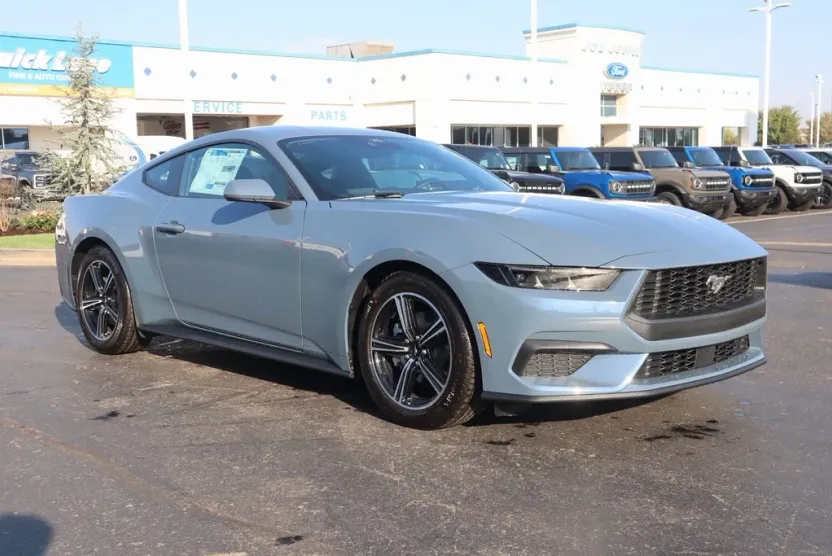 2025 Ford Mustang EcoBoost photo 1