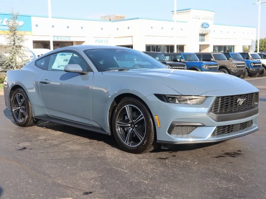 2025 Ford Mustang EcoBoost photo 1