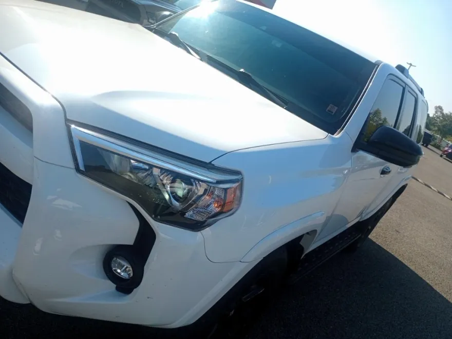 2022 Toyota 4Runner SR5 photo 1