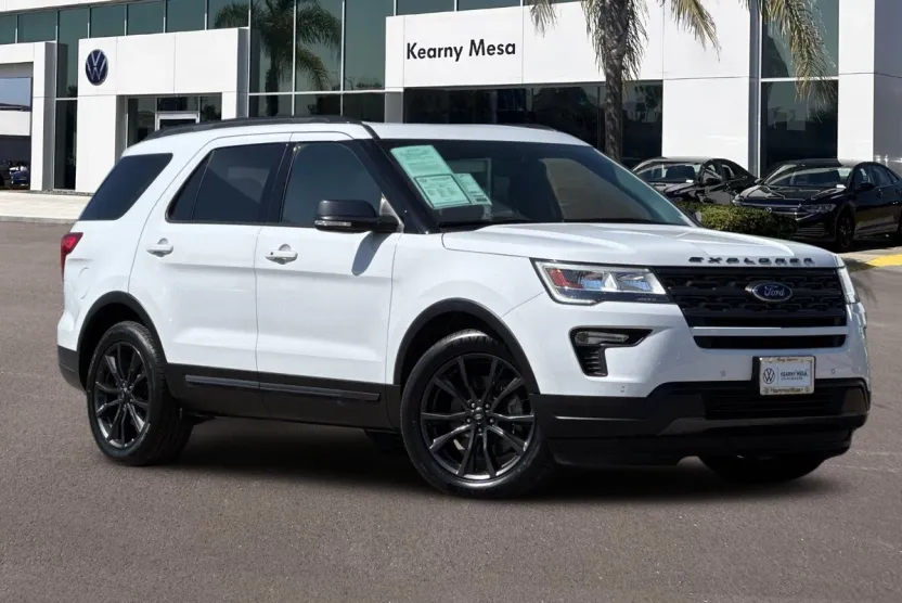 2019 Ford Explorer XLT photo 1