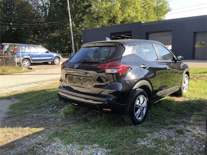 2024 Nissan Kicks S photo 1