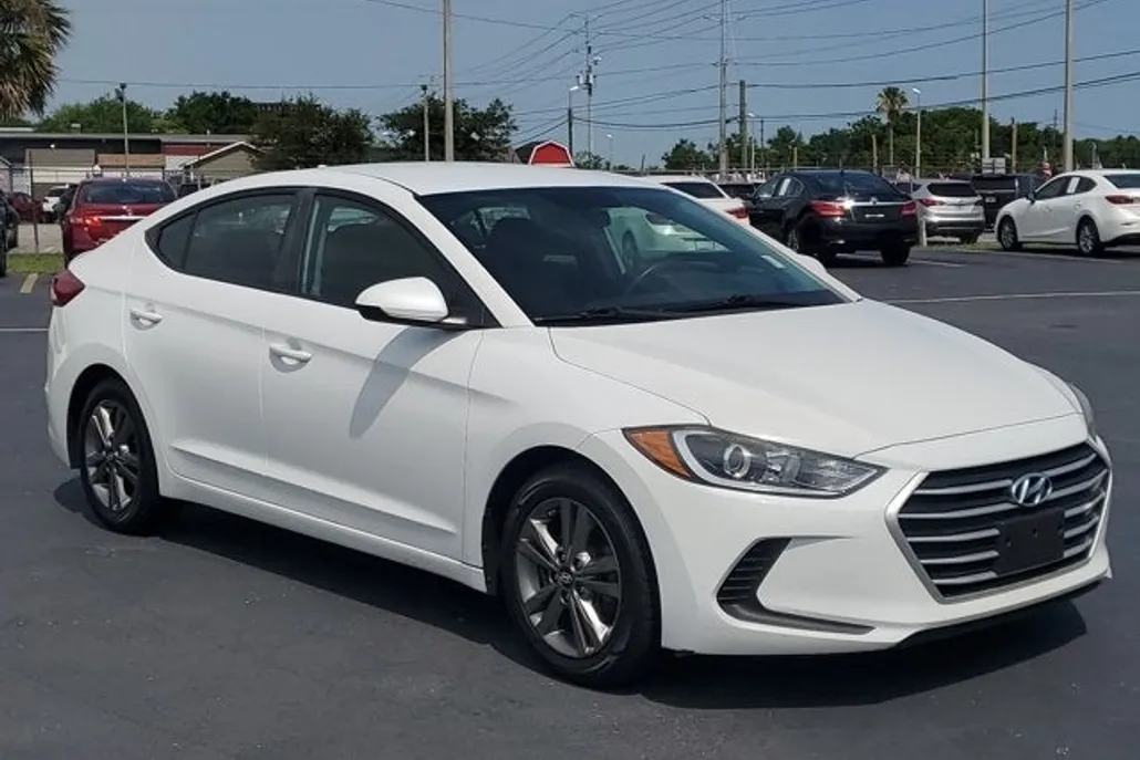 2017 Hyundai Elantra SE photo 1