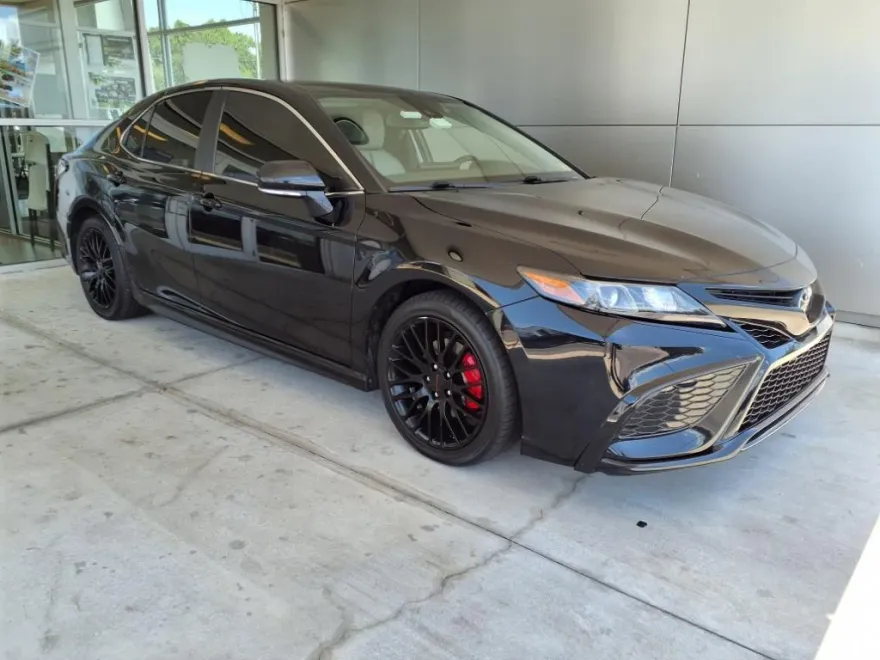 2023 Toyota Camry SE photo 1