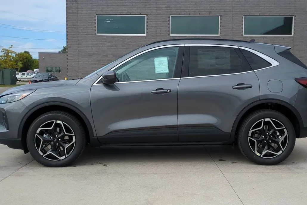2025 Ford Escape Platinum photo 1