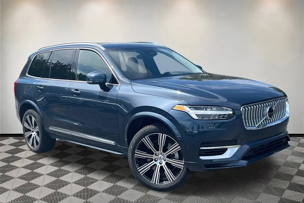 2025 Volvo XC90 T8 Plus photo 1