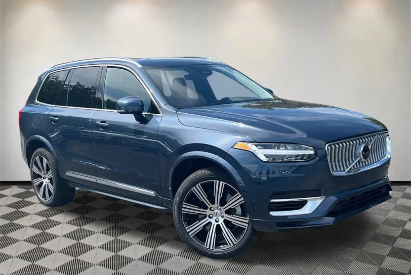 2025 Volvo XC90 T8 Plus photo 1