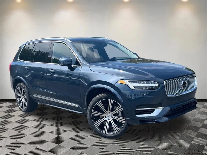 2025 Volvo XC90 T8 Plus photo 1