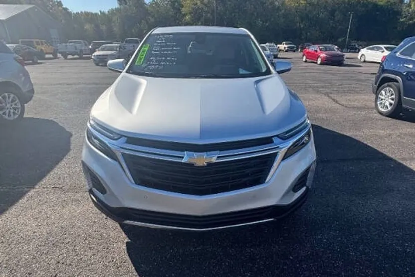 2022 Chevrolet Equinox LT photo 1