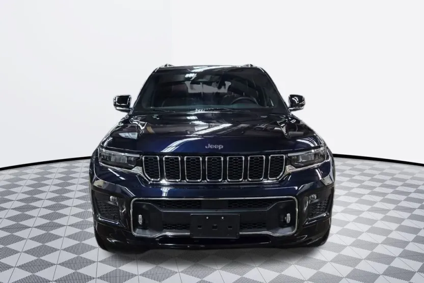 2023 Jeep Grand Cherokee Overland photo 1