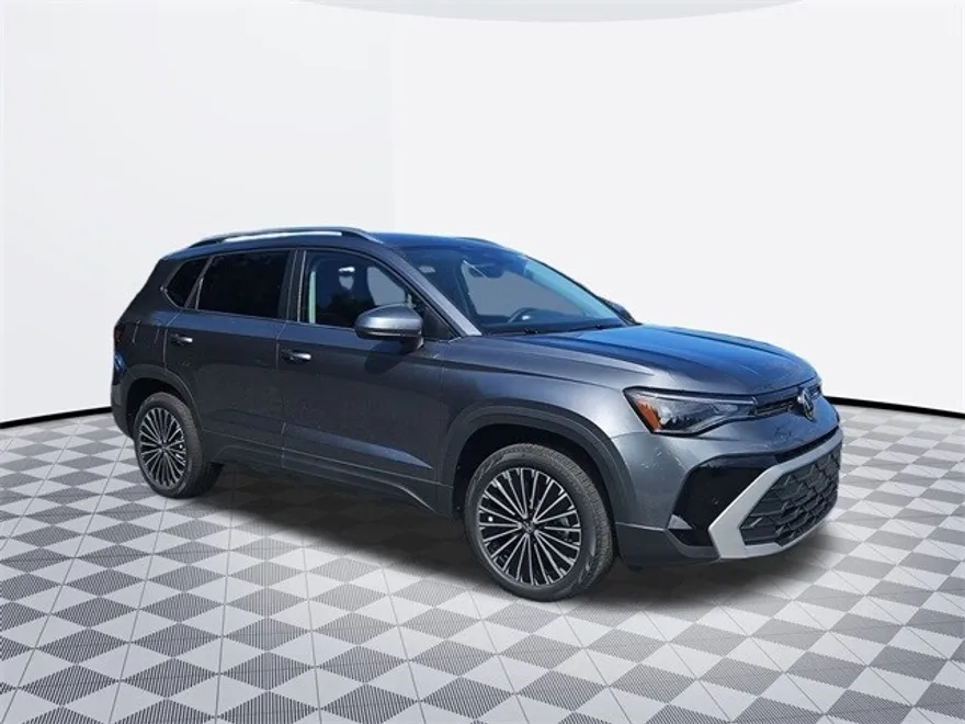 2025 Volkswagen Taos SE photo 1