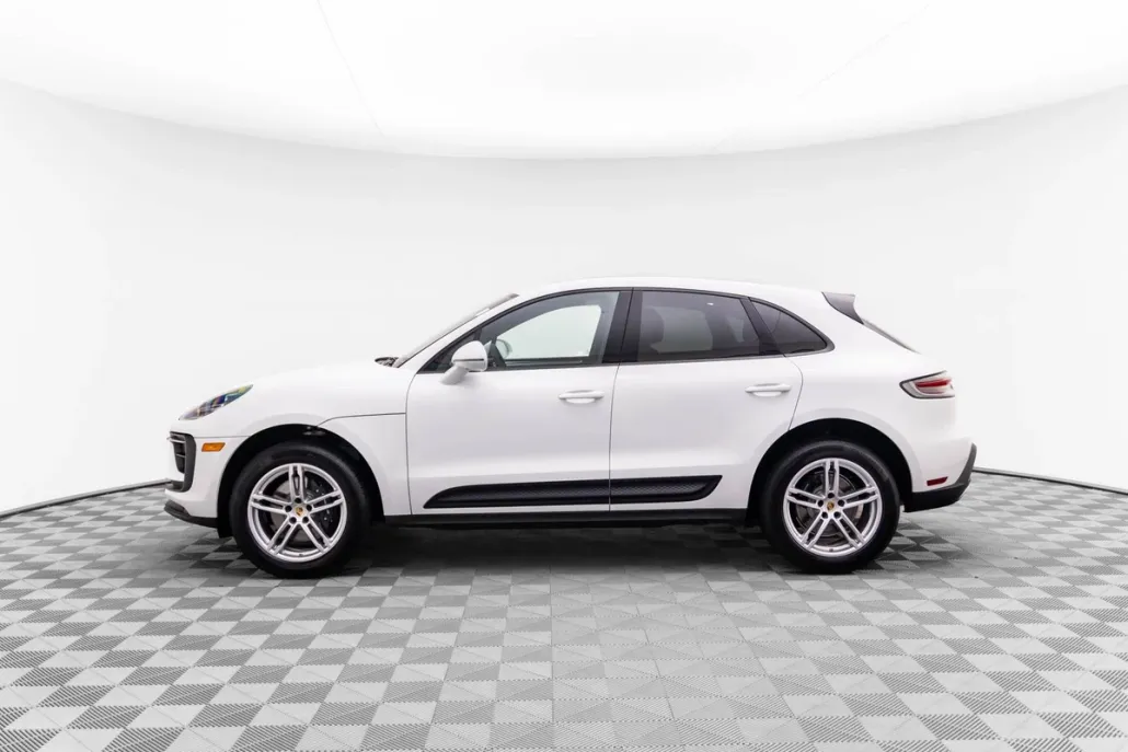 2025 Porsche Macan photo 1