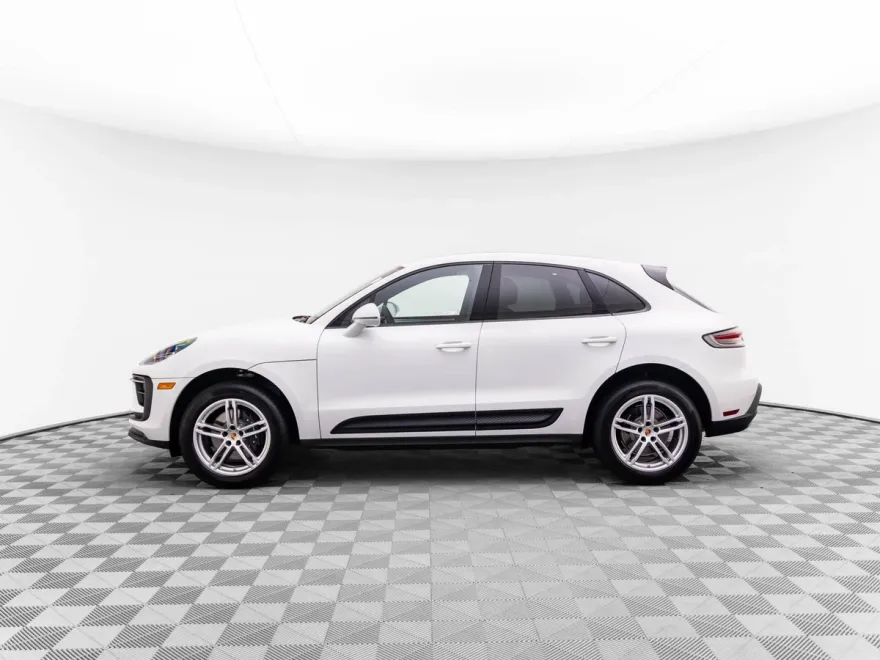2025 Porsche Macan photo 1