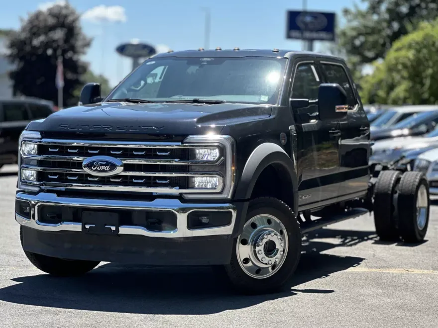 2025 Ford F-450 Lariat photo 1