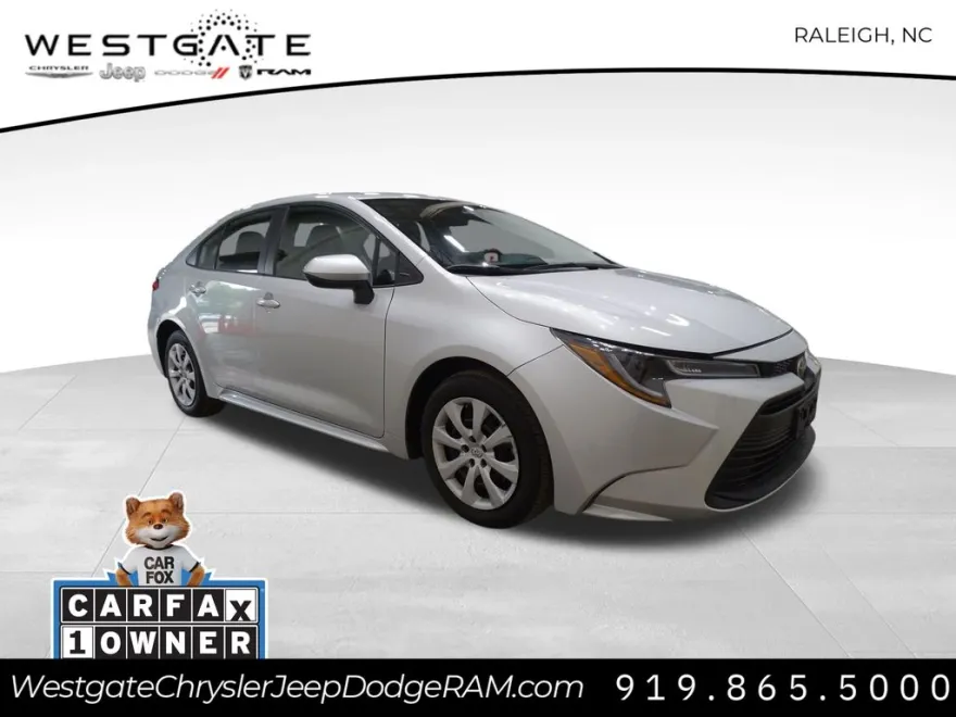 2023 Toyota Corolla LE photo 1