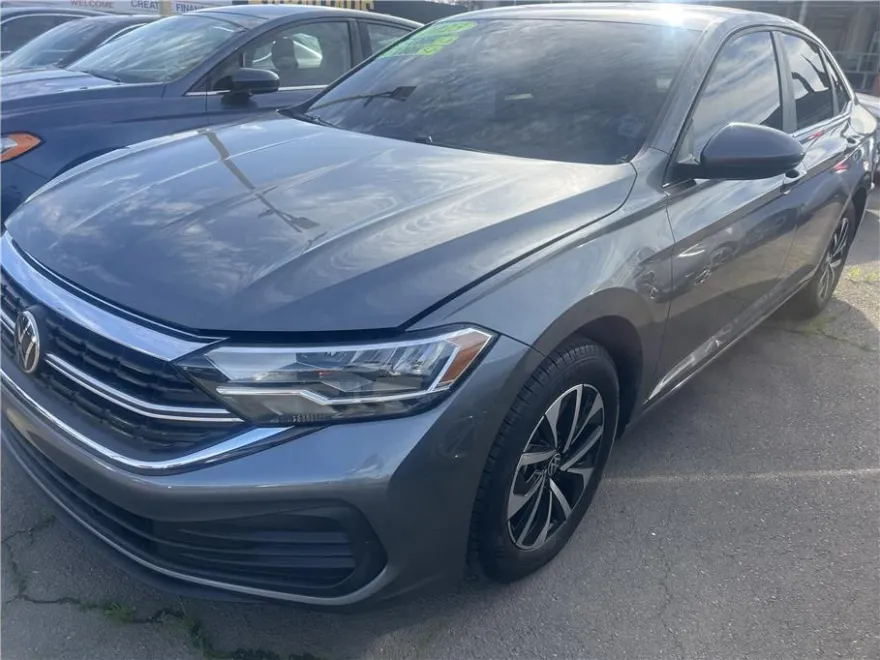 2023 Volkswagen Jetta 1.5T photo 1