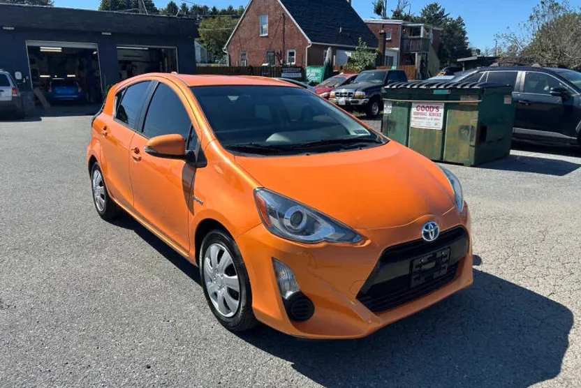 2015 Toyota Prius C Two photo 1