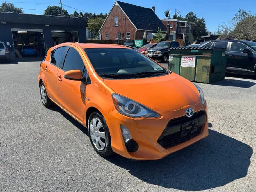2015 Toyota Prius C Two photo 1