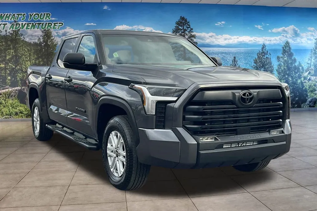 2025 Toyota Tundra SR5 CrewMax photo 1