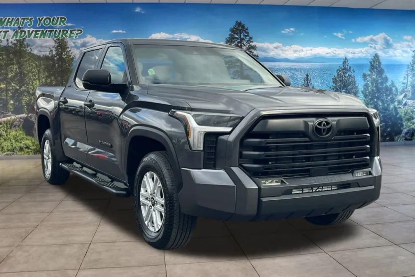 2025 Toyota Tundra SR5 CrewMax photo 1