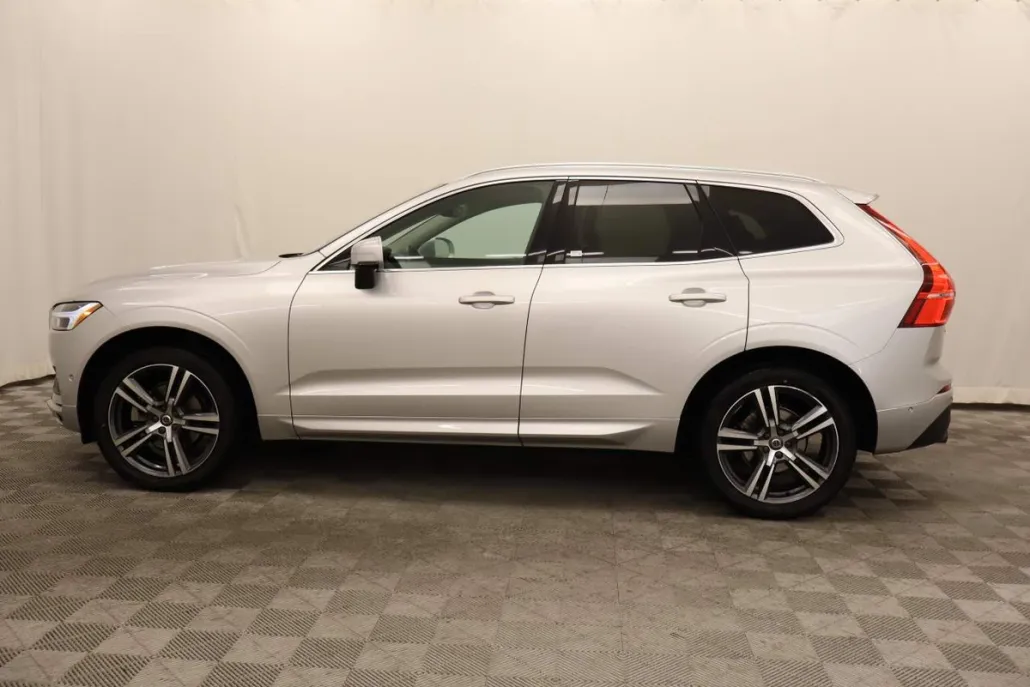 2019 Volvo XC60 T5 Momentum photo 1