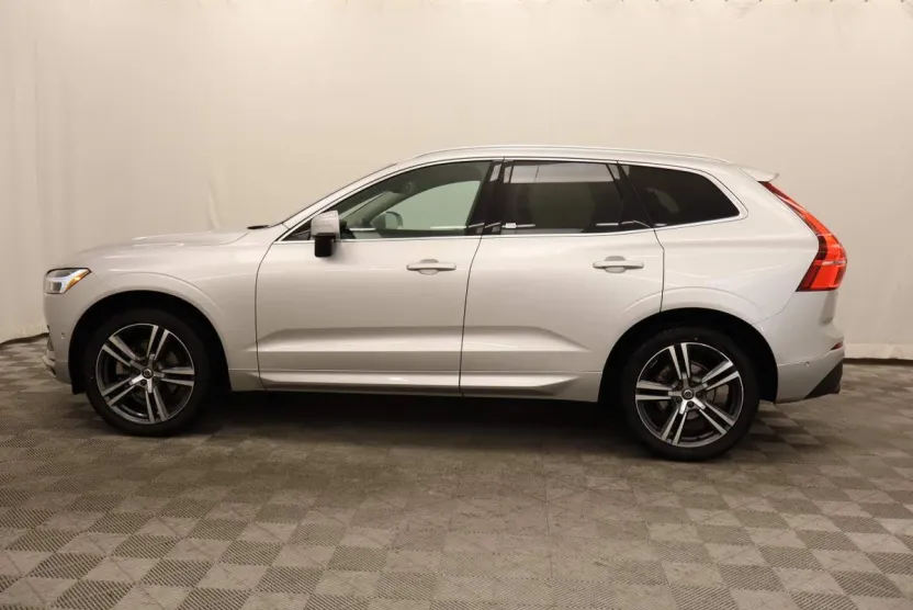 2019 Volvo XC60 T5 Momentum photo 1