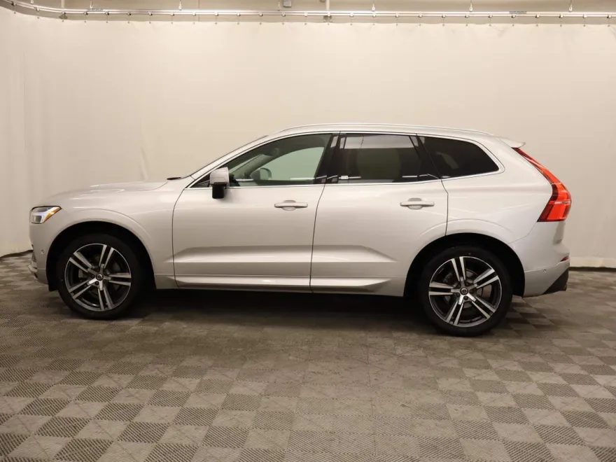2019 Volvo XC60 T5 Momentum photo 1