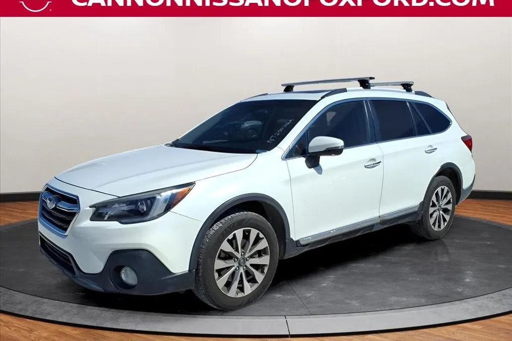 2019 Subaru Outback 3.6R Touring photo 1