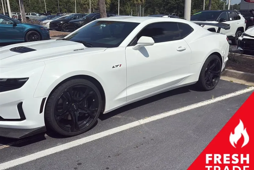 2021 Chevrolet Camaro LT1 photo 1