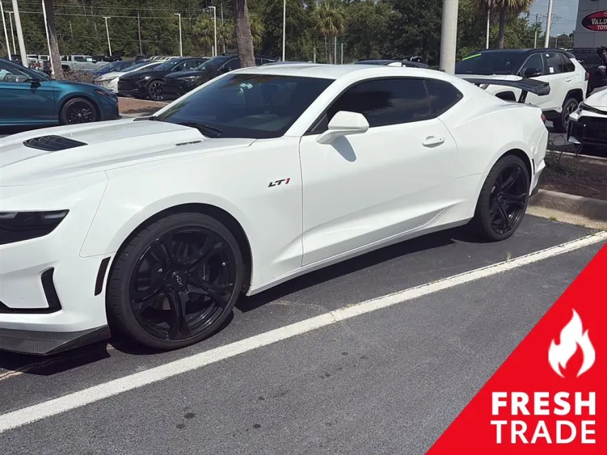 2021 Chevrolet Camaro LT1 photo 1