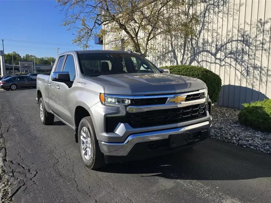 2023 Chevrolet Silverado 1500 LT photo 1