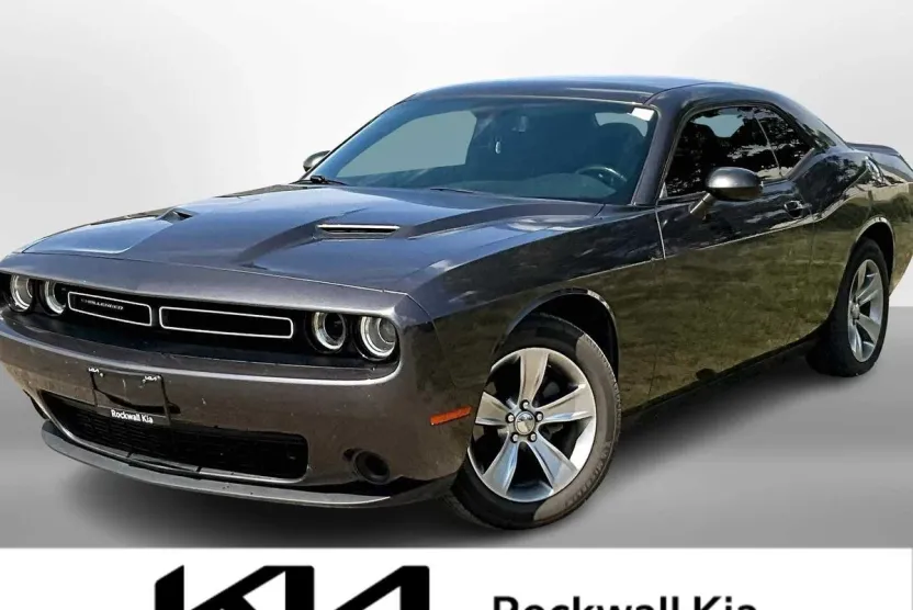 2018 Dodge Challenger SXT photo 1