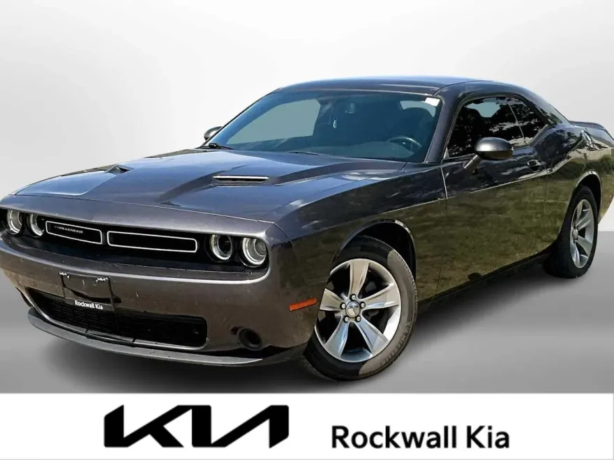 2018 Dodge Challenger SXT photo 1