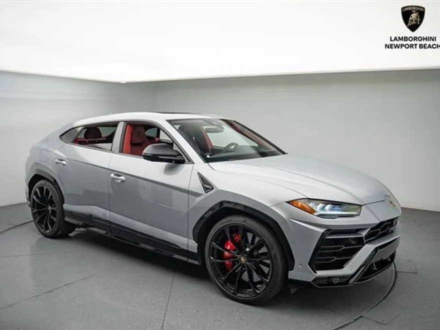 2022 Lamborghini Urus photo 1